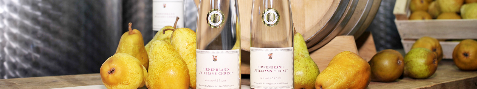 Birnenschnapsflasche mit Birnen ©Feuerbach